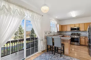 24 Village Station Ln, Grayslake, IL 60030 - Photo 10