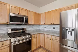 24 Village Station Ln, Grayslake, IL 60030 - Photo 12