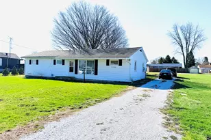 570 1st N St, Wellington, IL 60973 - Photo 2