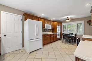1714 Park Dr, Schaumburg, IL 60194 - Photo 6