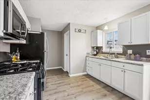 1317 Monomoy St, Aurora, IL 60506 - Photo 6