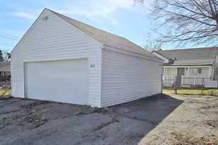 417 S Lewis Ave, Waukegan, IL 60085 - Photo 2