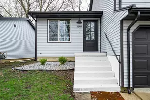 1305 Bancroft Dr, Bloomington, IL 61704 - Photo 2