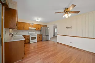 215 Leisure St, Yorkville, IL 60560 - Photo 8