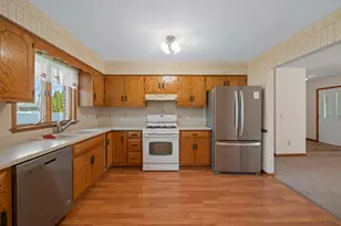 215 Leisure St, Yorkville, IL 60560 - Photo 10