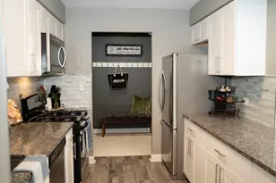 1056 N Mill St, Naperville, IL 60563 - Photo 8