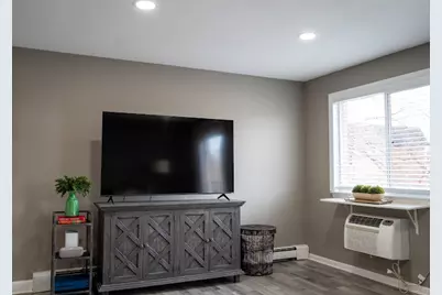 1056 N Mill Street #304, Naperville, IL 60563 - Photo 4