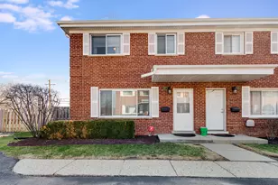 1240 N Boxwood Dr, Mount Prospect, IL 60056 - Photo 1