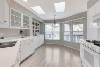 353 Satinwood Court S, Buffalo Grove, IL 60089 - Photo 8