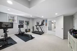 740 W Hutchinson St, Chicago, IL 60613 - Photo 56