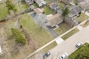 25 McCabe Dr, Streamwood, IL 60107 - Photo 8