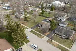 25 McCabe Dr, Streamwood, IL 60107 - Photo 10