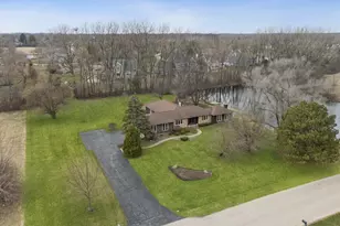 7517 Pheasant Dr, Lakewood, IL 60014 - Photo 2