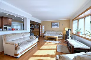 357 N Pioneer Dr, Addison, IL 60101 - Photo 4