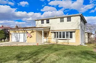 357 N Pioneer Dr, Addison, IL 60101 - Photo 2