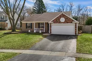 735 Royal Glen Dr, Cary, IL 60013 - Photo 2