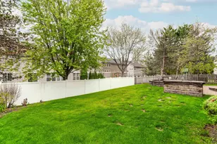 251 Lenox Ln, Mundelein, IL 60060 - Photo 38