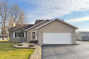 406 N Clover Ct, Dixon, IL 61021 - Photo 1