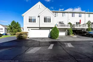 644 S Rosehall Ln, Round Lake, IL 60073 - Photo 2