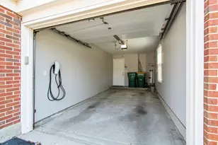 1233 S Wellington Ct, Buffalo Grove, IL 60089 - Photo 18