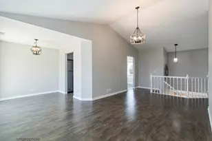 1233 S Wellington Ct, Buffalo Grove, IL 60089 - Photo 4