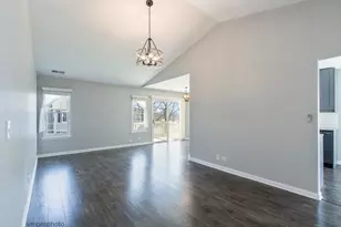 1233 S Wellington Ct, Buffalo Grove, IL 60089 - Photo 6