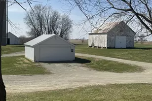19381 Luther Rd, Sterling, IL 61081 - Photo 32