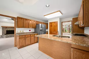 589 Edelweiss Dr, Antioch, IL 60002 - Photo 8