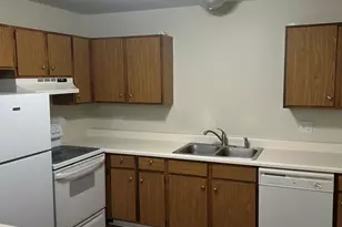 330 Shorewood Dr, Glendale Heights, IL 60139 - Photo 2