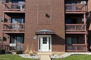 330 Shorewood Dr, Glendale Heights, IL 60139 - Photo 1