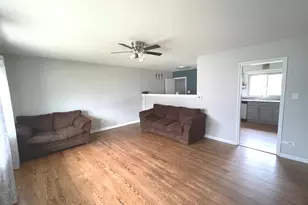 594 W Comstock Ave, Elmhurst, IL 60126 - Photo 2