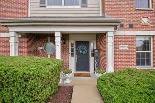 27W753 S Meadowview Dr, Winfield, IL 60190 - Photo 2