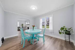 302 Hubbard Ave, Elgin, IL 60123 - Photo 8