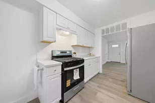 302 Hubbard Ave, Elgin, IL 60123 - Photo 12