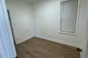 617 W 43rd Pl, Chicago, IL 60609 - Photo 6