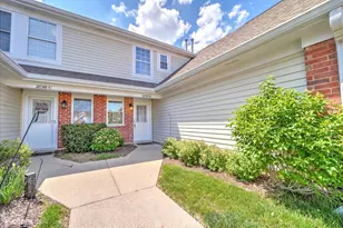 208 Westminster Ct, Schaumburg, IL 60193 - Photo 2