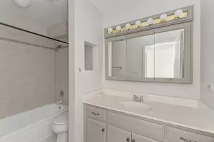 6103 Knoll Valley Dr, Willowbrook, IL 60527 - Photo 12