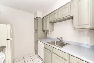 6103 Knoll Valley Dr, Willowbrook, IL 60527 - Photo 8