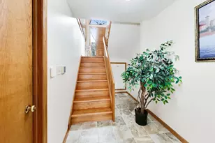 943 W Essex Pl, Arlington Heights, IL 60004 - Photo 6