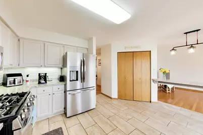 943 W Essex Place, Arlington Heights, IL 60004 - Photo 16