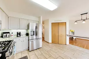 943 W Essex Pl, Arlington Heights, IL 60004 - Photo 16