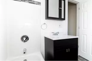 6485 W Roscoe St, Chicago, IL 60657 - Photo 14