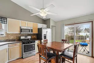 909 Mission Blvd, Joliet, IL 60436 - Photo 6