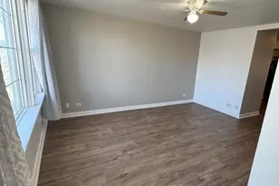 617 W 43rd Pl, Chicago, IL 60609 - Photo 2