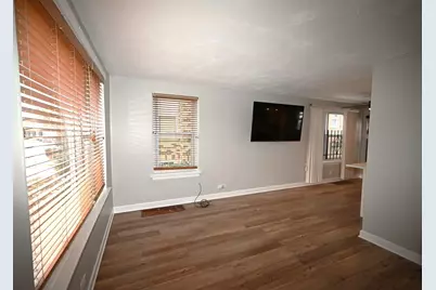 7927 S Jeffery Boulevard, Chicago, IL 60617 - Photo 2