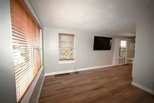 7927 S Jeffery Blvd, Chicago, IL 60617 - Photo 2