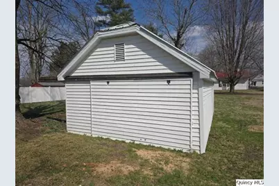 105 S Clermont St, Bowen, IL 62316 - Photo 24