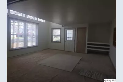 105 S Clermont St, Bowen, IL 62316 - Photo 2