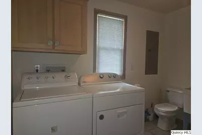 105 S Clermont St, Bowen, IL 62316 - Photo 10