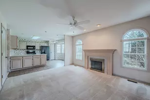 8444 Sandalwood Ct, Darien, IL 60561 - Photo 10